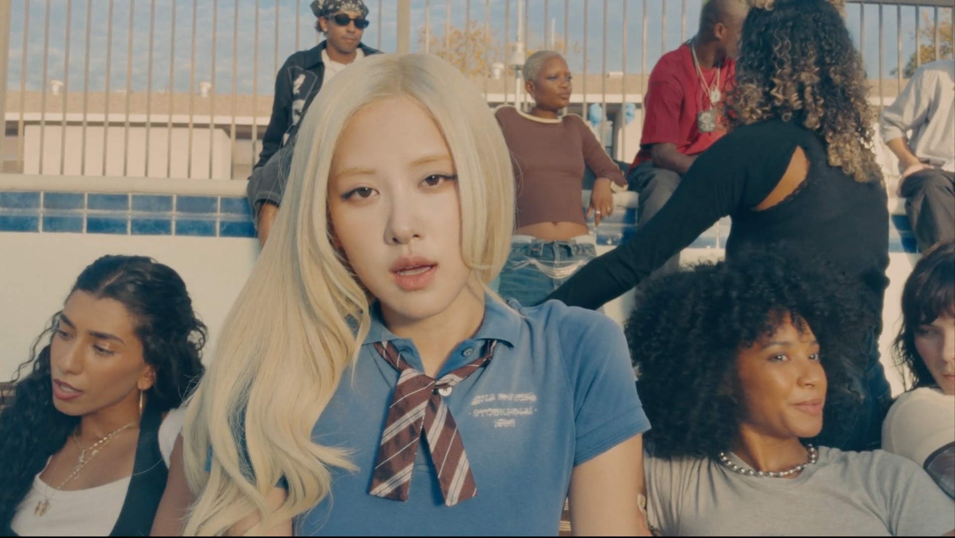 [초안] 로제, 오늘(18일) 오전 8시 신곡 ‘new trick’ 공개…애플과 뮤직비디오 협업